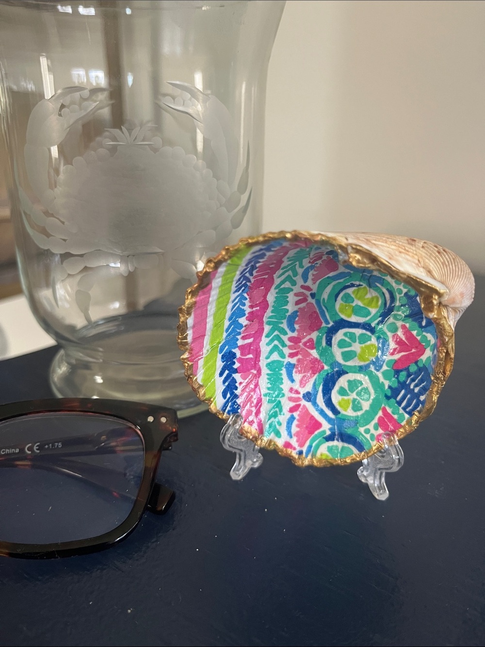 Shell decoupaged in Lilly Pulitzer print. Comes with mini easel stand.